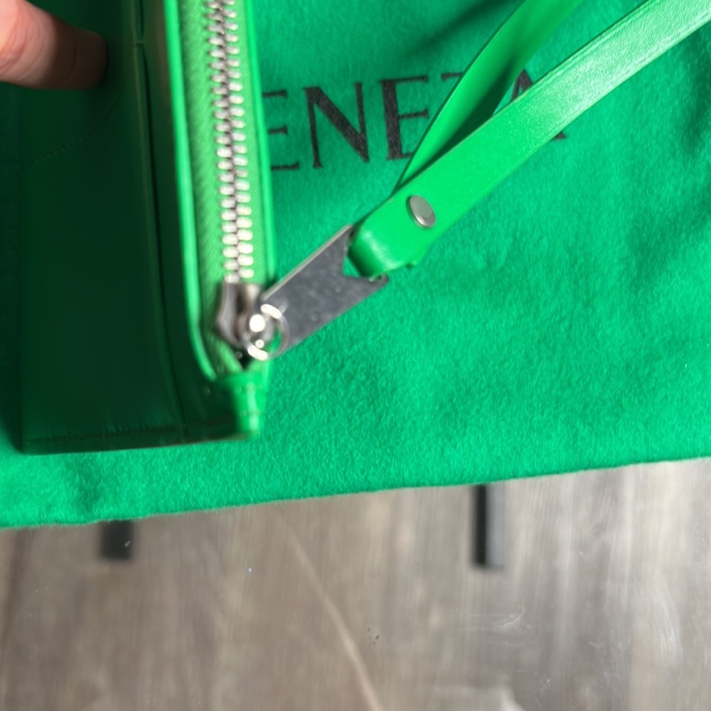 New Bottega Veneta Pouch with dust bag and authenticity NWT - Picture 3 of 10